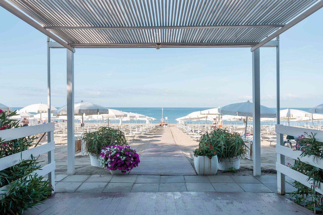 Hotel Ariston Paestum Esterno foto