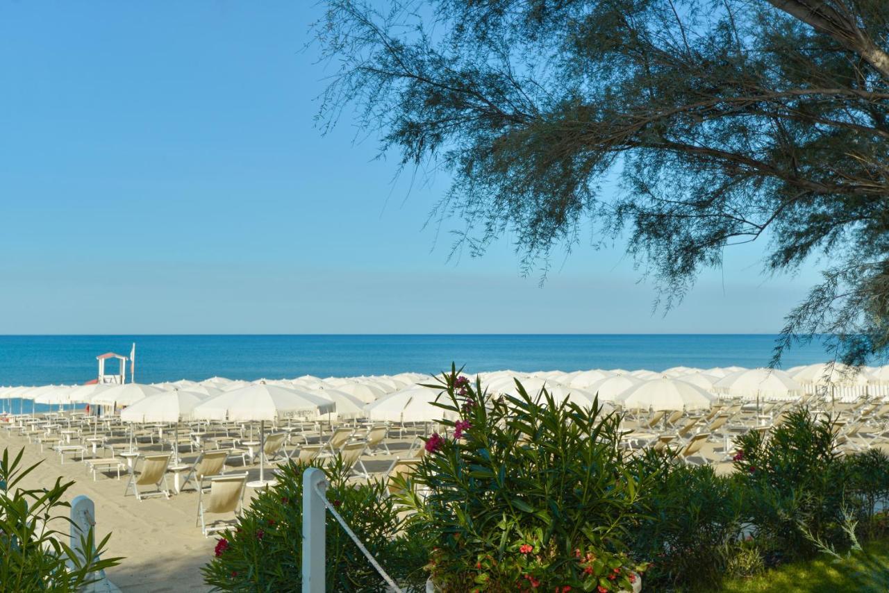 Hotel Ariston Paestum Esterno foto